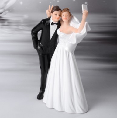 Simpatico Cake topper, con sposa che fa i selfie con lo sposo